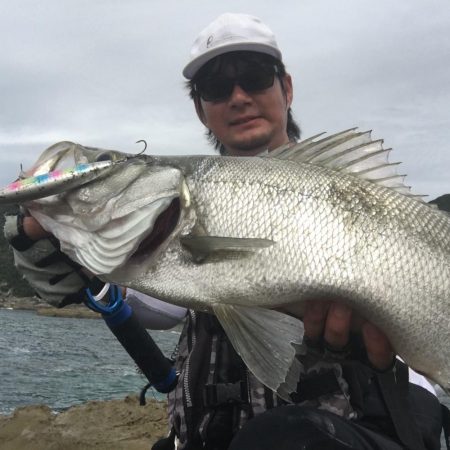 A.P.Pフィッシングガイドサービス　青物狙いからのボーズ逃れともとれるかもしれないが、いちを計画の内の磯ヒラスズキゲームを展開！